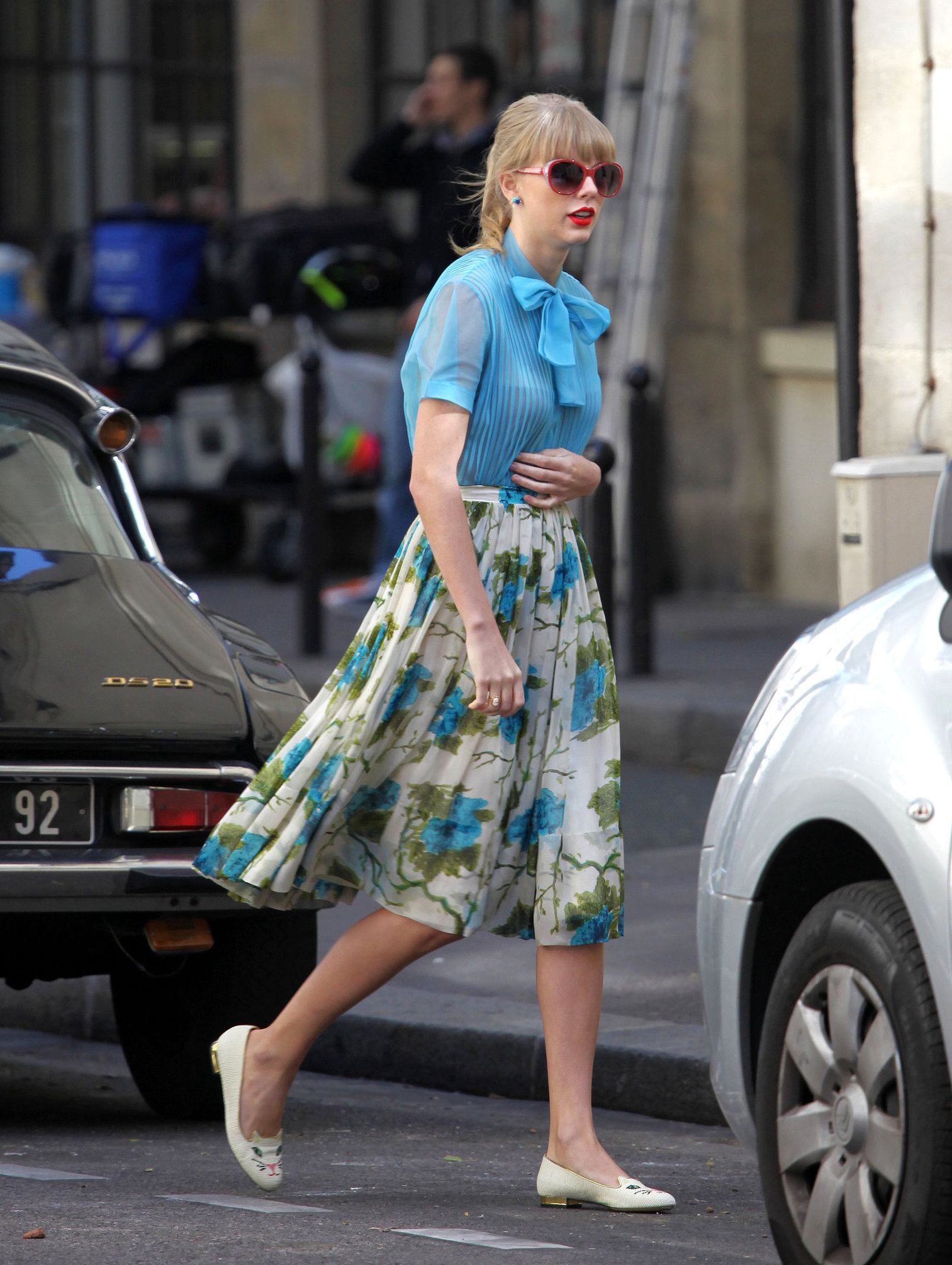 Taylor Swift films music video for ‘Begin Again’ in Paris 10/1/12 