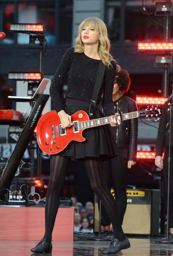 Taylor Swift performs at Good Morning America in New York City October 23, 2012 