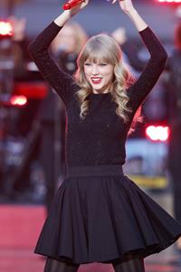 Taylor Swift performs at Good Morning America in New York City October 23, 2012 