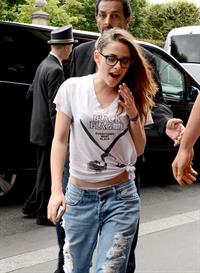 Kristen Stewart at Restaurant Le Castiglione in Paris (July 4, 2013) 