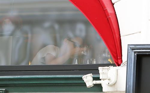 Kristen Stewart at Restaurant Le Castiglione in Paris (July 4, 2013) 