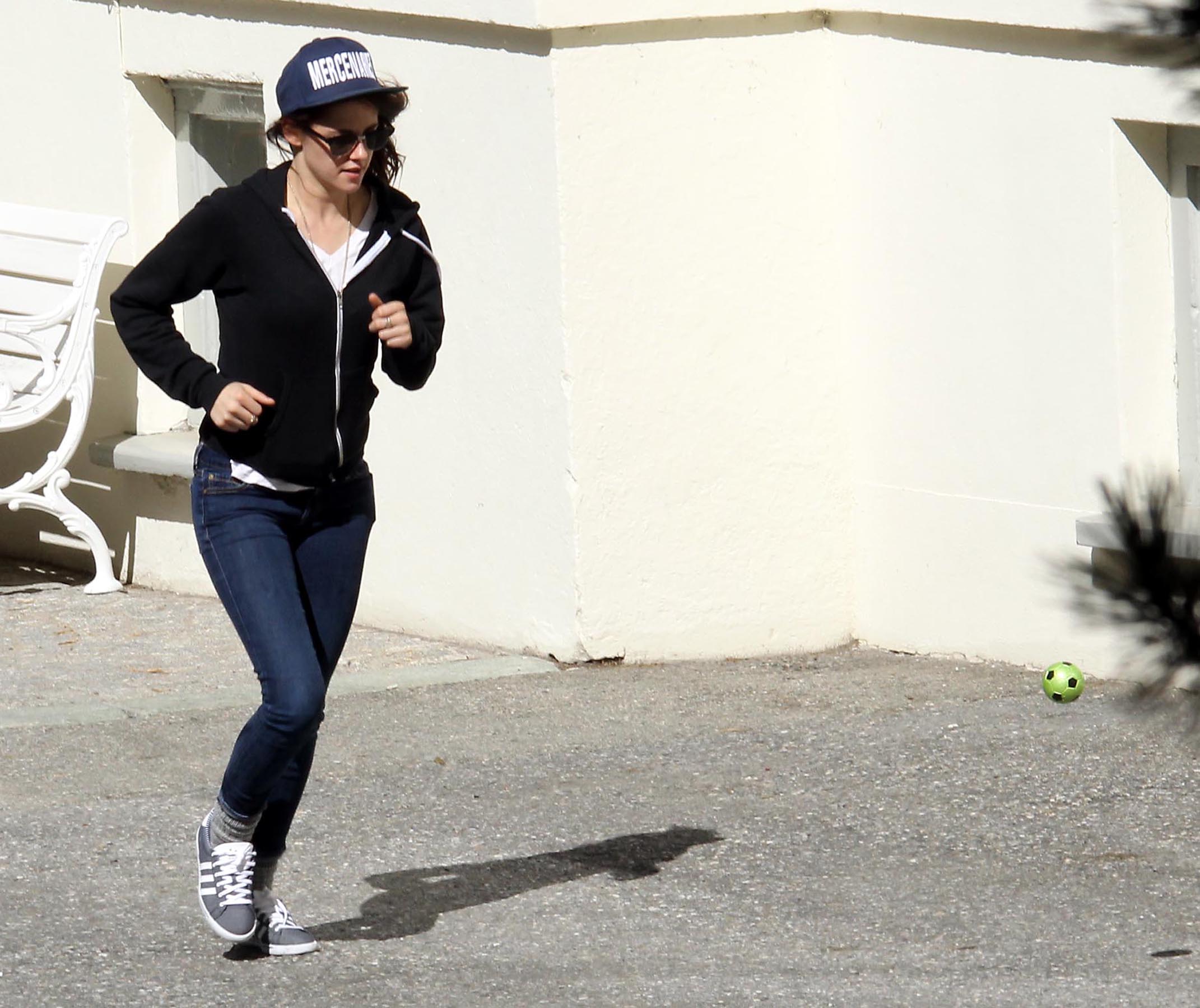 Kristen Stewart playing with a ball on the set of  Sils Maria  in Switzerland September 20, 2013  