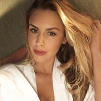 Kayla Rae Reid taking a selfie