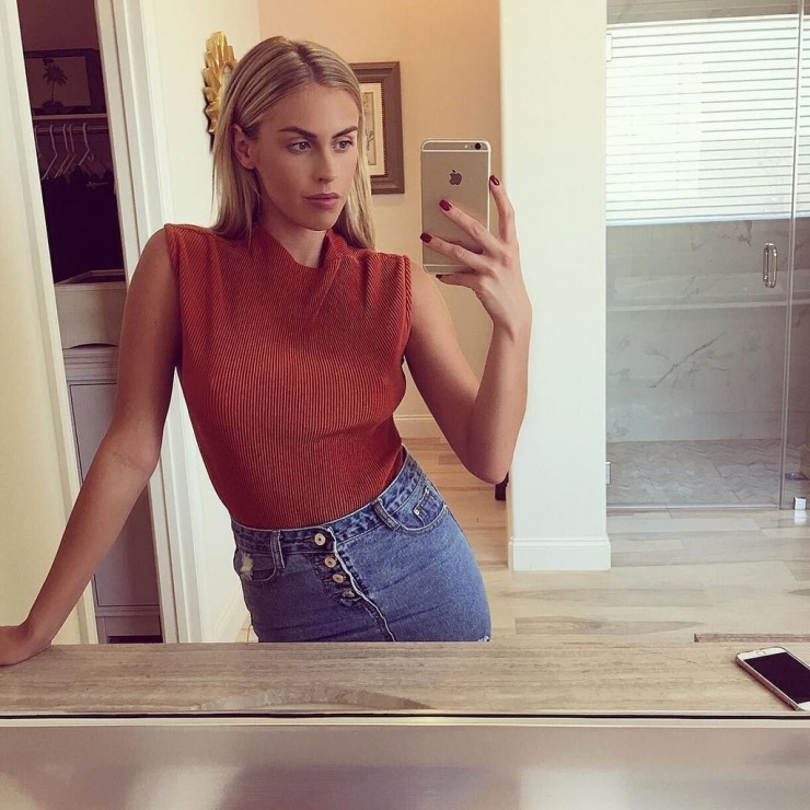 Kayla Rae Reid taking a selfie