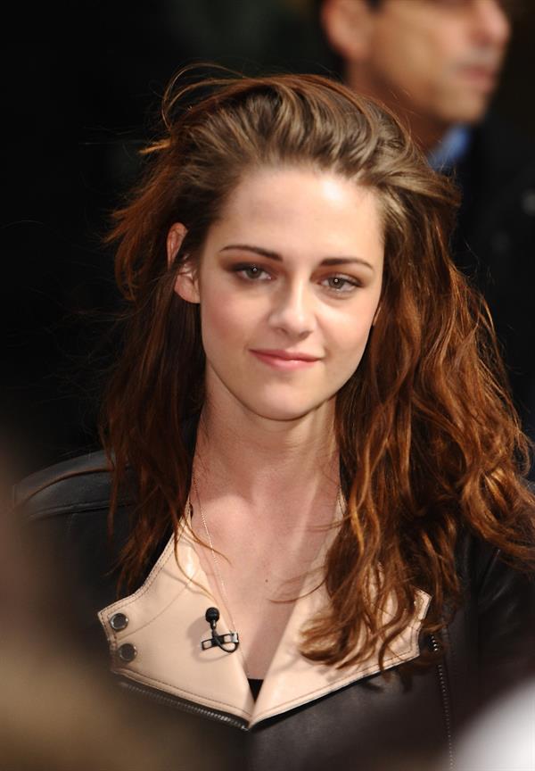 Kristen Stewart at the 'TODAY' show in New York City 11/7/12
