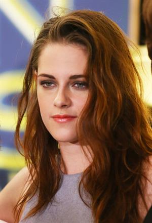 Kristen Stewart at Hollywood Foreign Press Association's Cecil B. Demille Award presentation in Beverly Hills 11/1/12