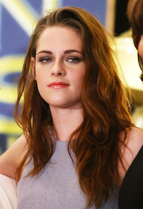 Kristen Stewart at Hollywood Foreign Press Association's Cecil B. Demille Award presentation in Beverly Hills 11/1/12