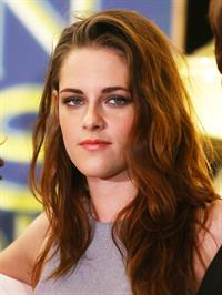 Kristen Stewart at Hollywood Foreign Press Association's Cecil B. Demille Award presentation in Beverly Hills 11/1/12