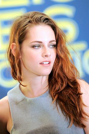 Kristen Stewart at Hollywood Foreign Press Association's Cecil B. Demille Award presentation in Beverly Hills 11/1/12