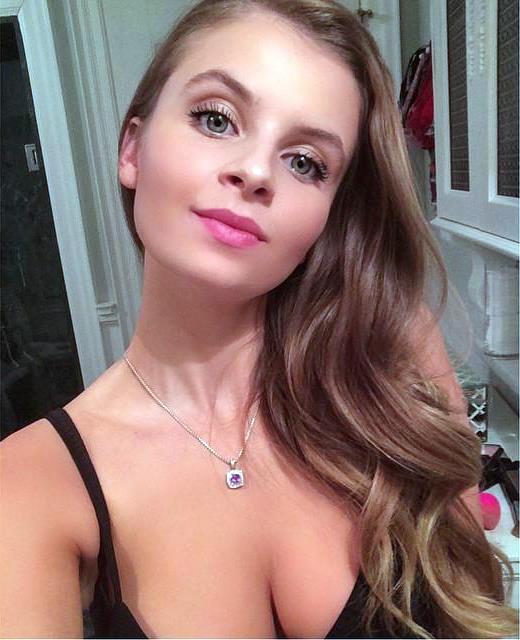 Angelika Nina Melnyk taking a selfie
