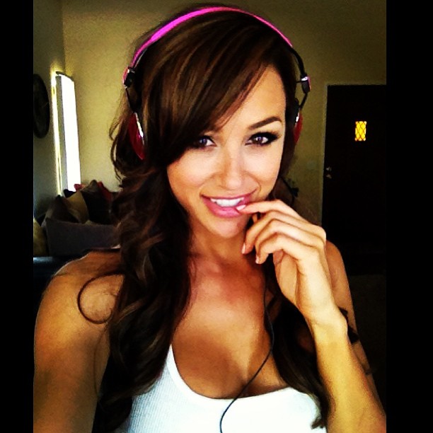 Ana Cheri taking a selfie