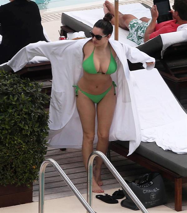 Kelly Brook bikini candids by the pool in Miami 2/1/13 