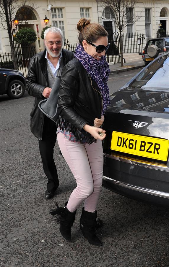 Kelly Brook Arriving home in London - Feb 6, 2013 