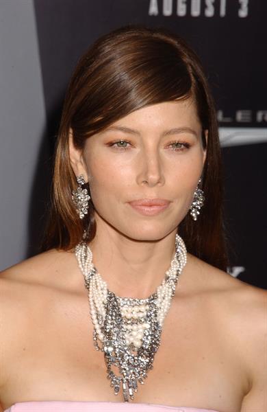 Jessica Biel  Total Recall  Los Angeles Premiere - August 1 2012 
