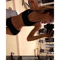 Alexis Ren taking a selfie