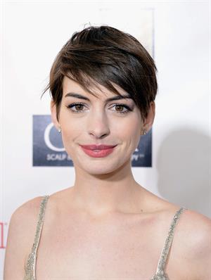 Anne Hathaway attends the Critics' Choice Movie Awards 2013 with Skinnygirl Cocktails at Barkar Hangar