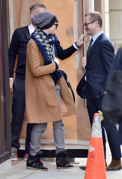 Anne Hathaway shopping on Madison Ave in NYC 1/8/13  
