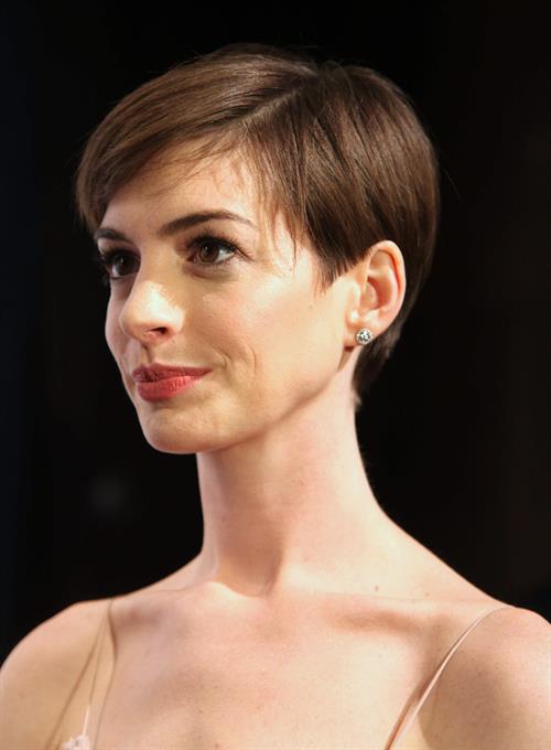 Anne Hathaway Attended the Museum of the Moving Image 27th Annual Black Tie Salute in New York Dec 11, 2012