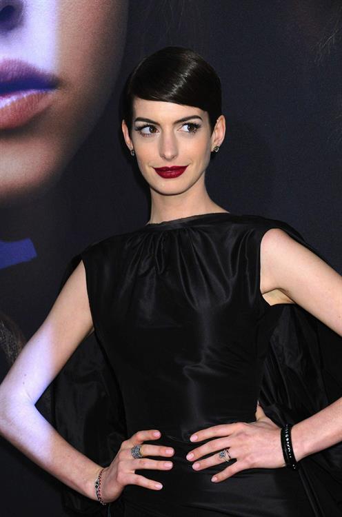 Anne Hathaway Les Miserables NY Premiere December 10-2012 