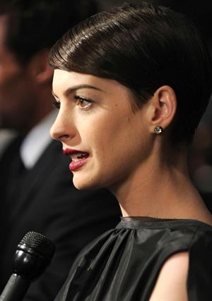 Anne Hathaway Les Miserables NY Premiere December 10-2012 