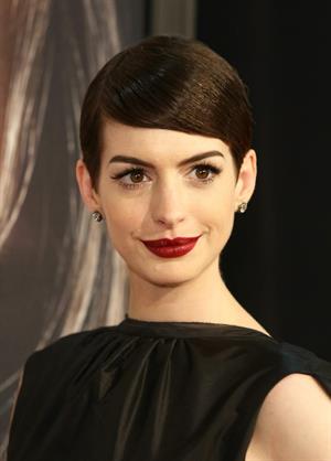 Anne Hathaway Les Miserables NY Premiere December 10-2012 