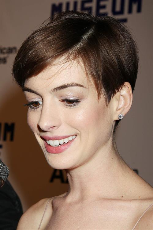 Anne Hathaway Attended the Museum of the Moving Image 27th Annual Black Tie Salute in New York Dec 11, 2012