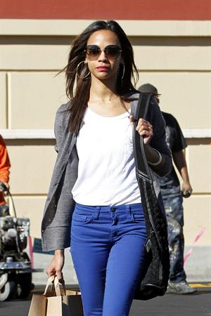 Zoe Saldana Out in Los Angeles January 4, 2012  