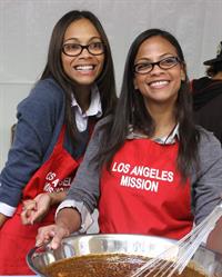 Zoe Saldana 75th Anniversary Of Los Angeles Mission Serving Thanksgiving Dinner To The Homeless