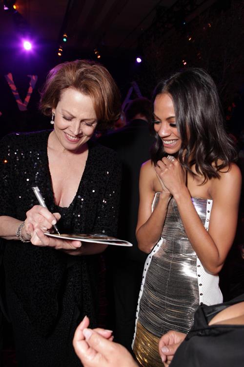 Zoe Saldana ''Avatar'' Premiere in Los Angeles December 16, 2009   