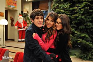 Victoria Justice Victorious Season 3 Episode 1 'A Christmas Tori' stills