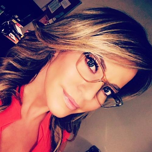 Robin Meade taking a selfie