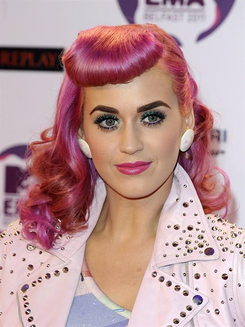 Katy Perry - 2011 MTV European Music Awards 11/6/11  