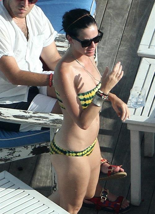 Katy Perry - In a bikini at a hotel pool in Miami July 27, 2012