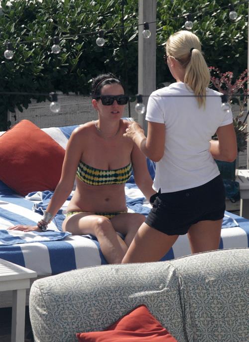 Katy Perry - In a bikini at a hotel pool in Miami July 27, 2012