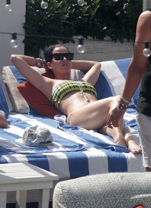 Katy Perry - In a bikini at a hotel pool in Miami July 27, 2012