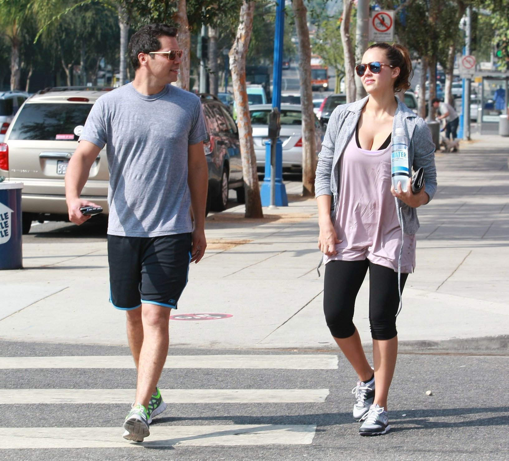 Jessica Alba going for smoothies September 14, 2011