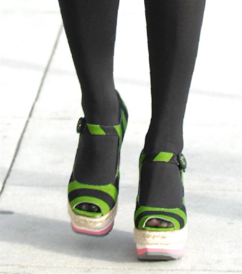 Jessica Alba shopping in Beverly Hills California on March 25, 2011 