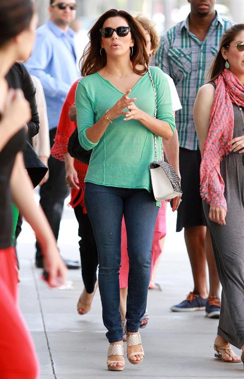 Eva Longoria Goes shoe shopping in Beverly Hills (May 23, 2013) 