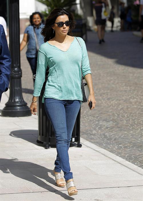 Eva Longoria Goes shoe shopping in Beverly Hills (May 23, 2013) 