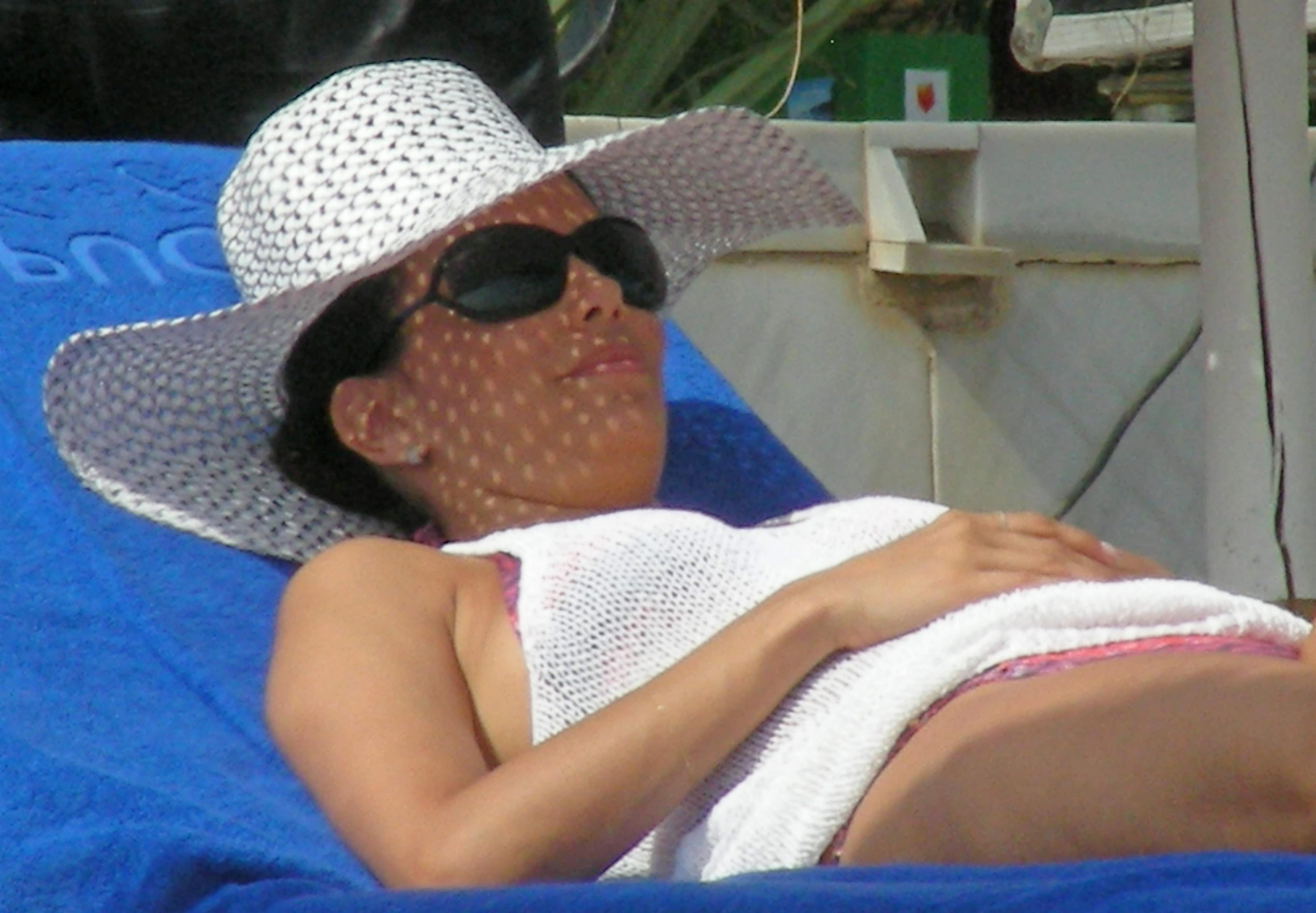 Eva Longoria Wearing a bikini on holiday in Marbella 04.08.13 