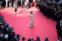 Eva Longoria in a Versace dress at the premiere of Le Passe in Cannes (17.05.2013) 