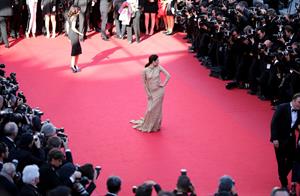 Eva Longoria in a Versace dress at the premiere of Le Passe in Cannes (17.05.2013) 