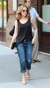 Kylie Minogue out for a stroll in New York City (20.06.2013) 