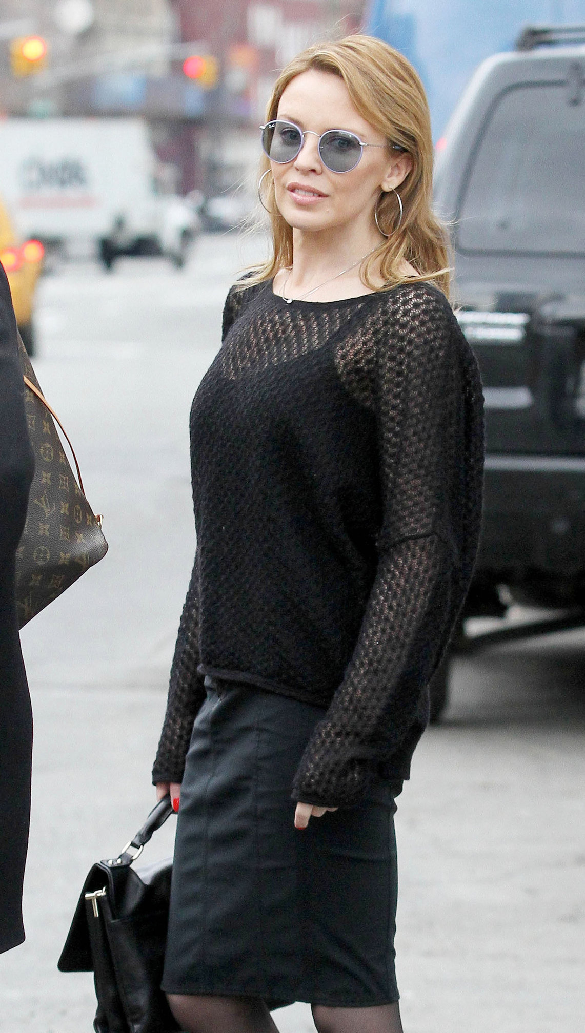 Kylie Minogue - Greets the fans in New York City (28.02.2013) 