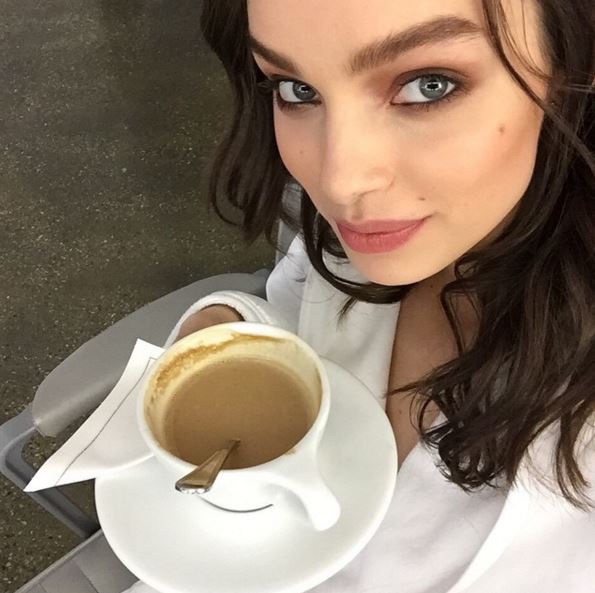 Luma Grothe taking a selfie