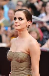 Emma Watson - Harry Potter and the Deathly Hallows Premiere in New York City, July 11, 2011