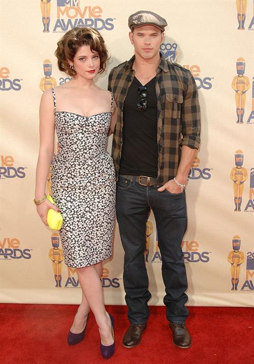 Ashley Greene at the 2009 MTV Movie Awards arrivals in Universal City