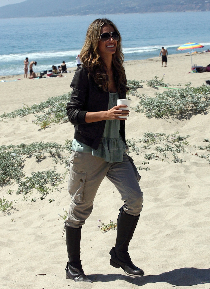 Alessandra Ambrosio Pictures Alessandra Ambrosio photoshoot on the beach in Malibu