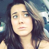 Manon Mathews taking a selfie