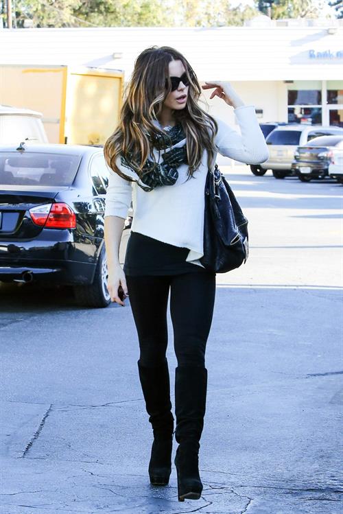 Kate Beckinsale at Brentwood Country Market October 31-2013 